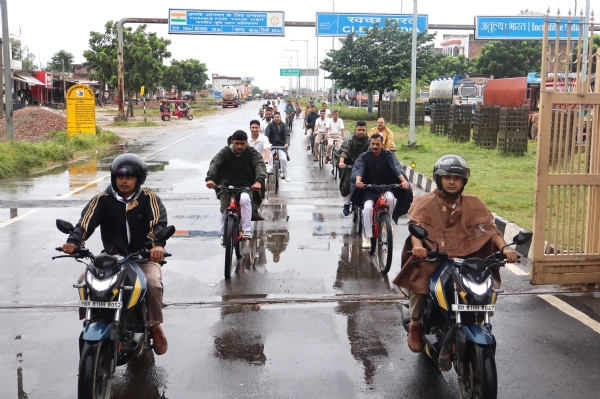 साइक्लोथॉन निकालते एसएसबी के जवान साइक्लोथॉन निकालते एसएसबी के जवान