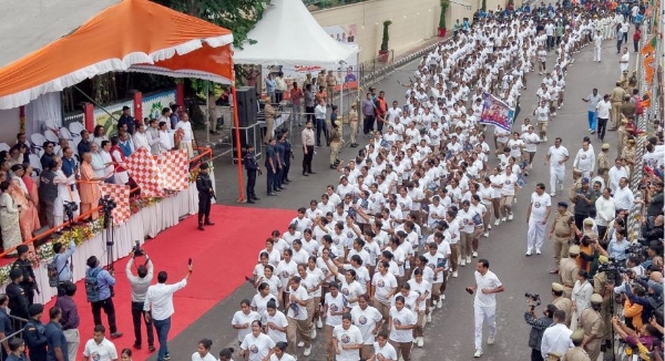 एकता दौड़ में शामिल कार्यकर्ता एकता दौड़ में शामिल कार्यकर्ता