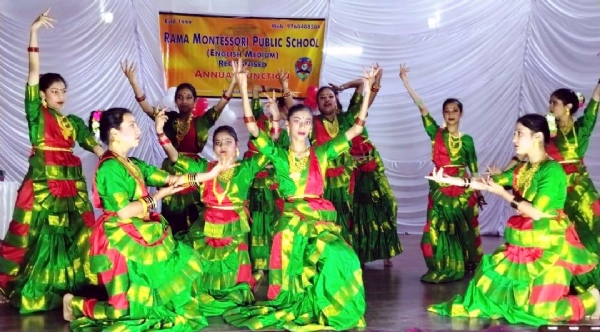 रामा मांटेसरी के वार्षिकोत्सव में प्रस्तुति देते बच्चे। रामा मांटेसरी के वार्षिकोत्सव में प्रस्तुति देते बच्चे।