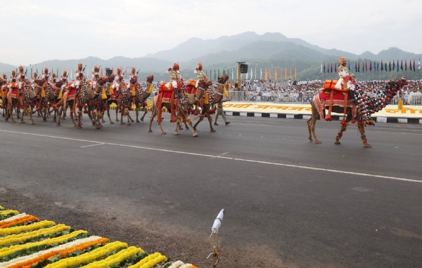 विभिन्न राज्यों द्वारा परेड विभिन्न राज्यों द्वारा परेड
