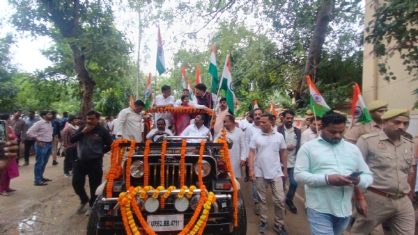 यात्रा में शामिल जनपद के विधायक सांसद और बीजेपी नेता यात्रा में शामिल जनपद के विधायक सांसद और बीजेपी नेता