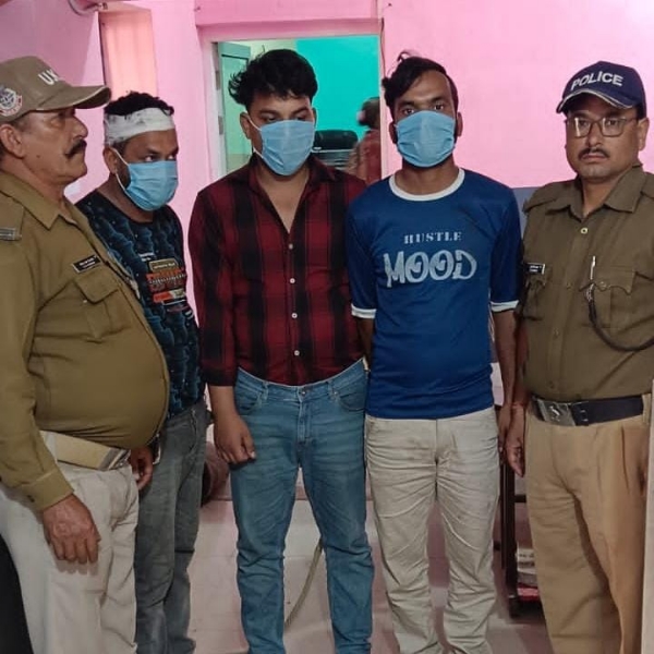 स्कॉर्पियो सवार तीन युवकों ने महिला से की छेड़छाड़, परिजनों ने की जमकर पिटाई, स्कॉर्पियो सवार तीन युवकों ने महिला से की छेड़छाड़, परिजनों ने की जमकर पिटाई,