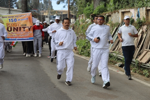 एकता दिवस पर दौड़ लगाते प्रतिभागी एकता दिवस पर दौड़ लगाते प्रतिभागी