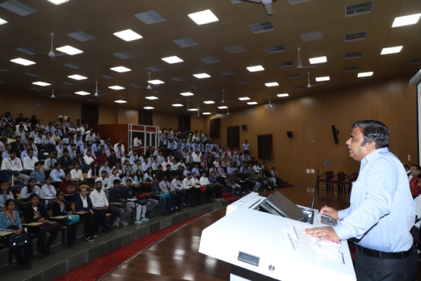 सीएसजेएमयू मेगा जॉब फेयर में 1088 छात्र-छात्राओं ने किया प्रतिभाग,440 बच्चे हुए शॉर्टलिस्ट सीएसजेएमयू मेगा जॉब फेयर में 1088 छात्र-छात्राओं ने किया प्रतिभाग,440 बच्चे हुए शॉर्टलिस्ट