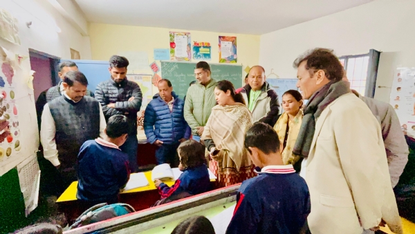 प्राथमिक विद्यालय डोब ल्वेशाल के निरीक्षण को पहुंचे ब्लॉक प्रमुख। प्राथमिक विद्यालय डोब ल्वेशाल के निरीक्षण को पहुंचे ब्लॉक प्रमुख।