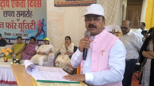 राज्यमंत्री (स्वतंत्र प्रभार) दिलीप जायसवाल संबोधित करते हुए राज्यमंत्री (स्वतंत्र प्रभार) दिलीप जायसवाल संबोधित करते हुए