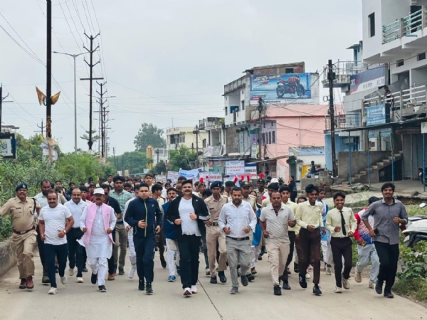 ‘‘रन फॉर यूनिटी’’ में दाैड लगाते हुए ‘‘रन फॉर यूनिटी’’ में दाैड लगाते हुए