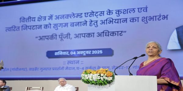 बैंकों के पास बिना दावे के पड़ी 1.84 लाख करोड़ की संपत्तियां असली मालिकों तक पहुंचे : वित्त मंत्री