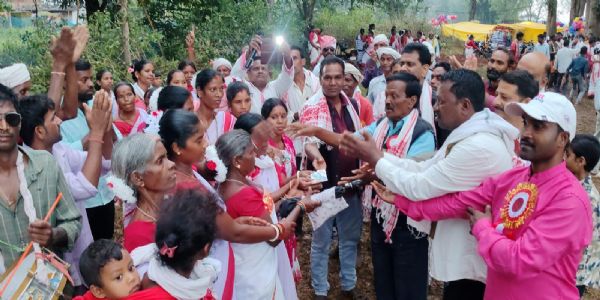 पारंपरिक रूप से मना जतरा, ढोल नगाडे की थाप पर झूमे ग्रामीण