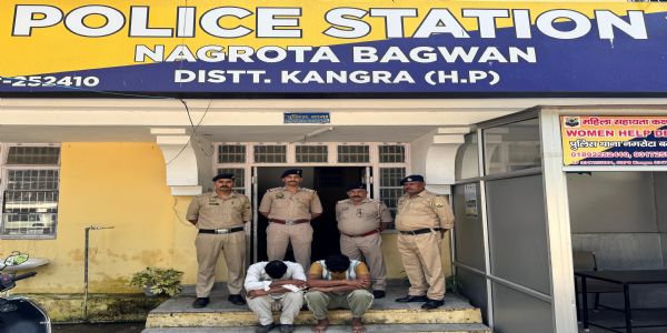 दो नशा तस्करों से 1 किलो से अधिक चरस बरामद, गिरफ्तार
