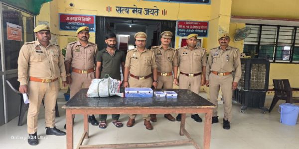 जालौन : दाे किलो गांजा और 18 मोबाइल संग आराेपित गिरफ्तार