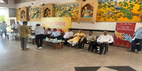 रेलवे द्वारा अमृत संवाद कार्यक्रम का हुआ आयोजन