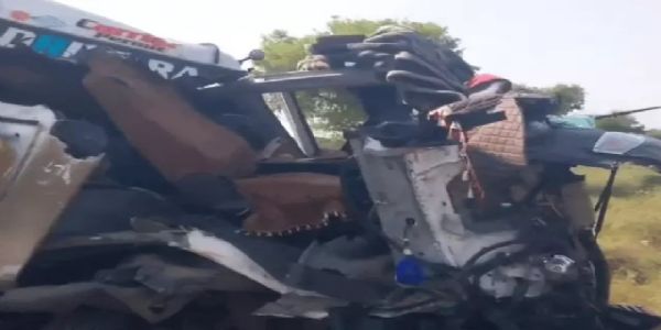ट्रेलर व मिनी ट्रक में भीषण भिड़ंत : ट्रेलर चालक की मौत