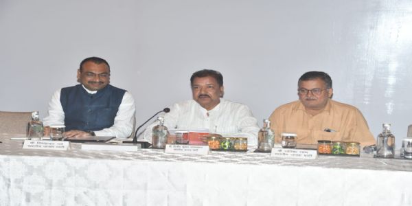 चुनाव आयोग ने मान्यता प्राप्त दलों के प्रतिनिधियों के साथ की बैठक,निष्पक्ष और पारदर्शी चुनाव कराने पर जोर