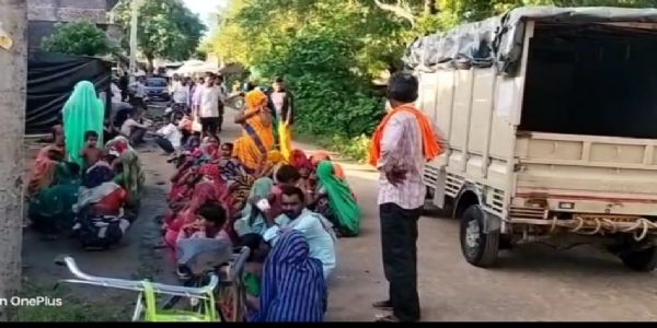 घर के अंदर युवती ने फांसी लगाकर की आत्महत्या