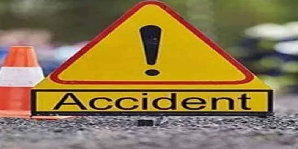 कोलकाता में सड़क हादसा : पत्नी की मौत, पति गंभीर घायल