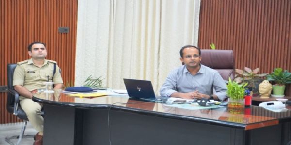 नवादा में विधानसभा चुनाव को ले डीएम ने की अंतर्राज्यीय सुरक्षा बैठक