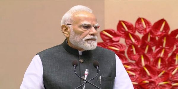 प्रधानमंत्री नरेन्द्र मोदी शनिवार को विज्ञान भवन में कार्यक्रम को संबोधित करते हुए