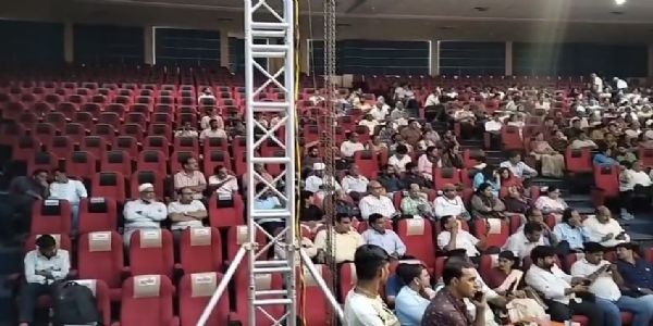 मीरा महोत्सव की फीकी शुरुआत, ऑडिटोरियम में खाली रही कुर्सियां