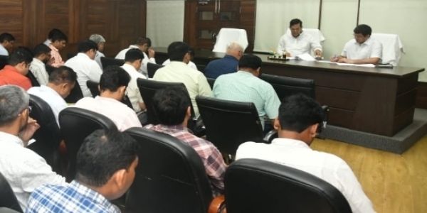 विश्वसनीय विद्युत सेवा सुनिश्चित कराने काे ऊर्जा मंत्री ने वाराणसी में की समीक्षा बैठक