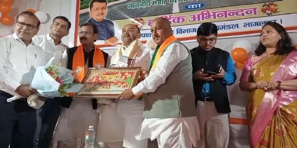 सड़क परियोजनाओं का श्रम संसाधन मंत्री ने किया शिलान्यास