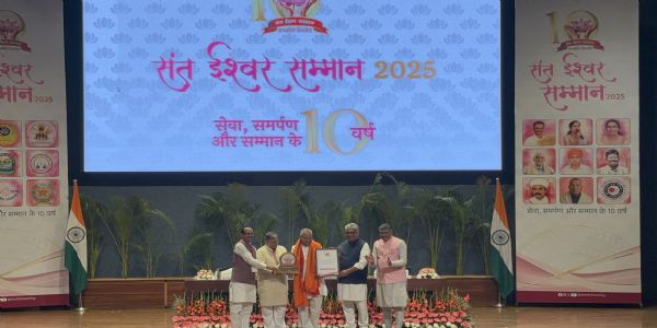 संत ईश्वर सम्मान समारोह में 18 समाजसेवियों को किया गया सम्मानित, दत्तात्रेय बोले- देश की सेवा ही सच्चे जीवन का उद्देश्य