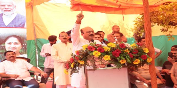 दिल्ली के शिक्षा मंत्री ने 5.5 करोड़ के विकास कार्यों का पंखा रोड क्षेत्र में किया शिलान्यास