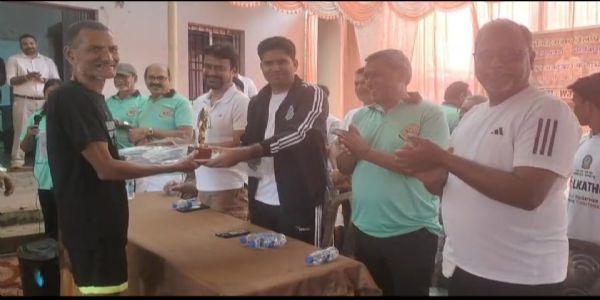 खेल प्रेमी समिति ने बुजुर्गों के लिए पैदल चाल प्रतियोगिता किया आयोजित
