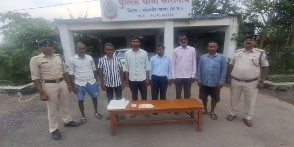 जांजगीर चांपा : मोहगांव में जुआ खेलते छह जुआड़ी गिरफ्तार