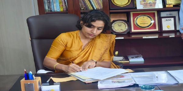 भोपाल : नवनियुक्त निगम आयुक्त संस्कृति जैन ने संभाला कार्यभार