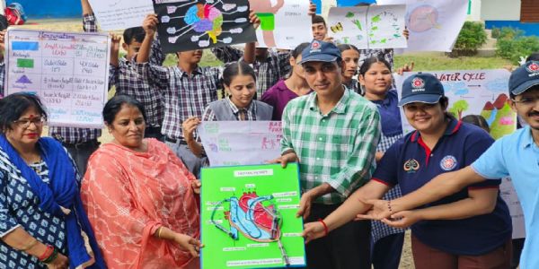 सेवा पर्व के तहत किया शैक्षणिक सामग्री का वितरण, नुक्कड़ नाटक का भी आयोजन