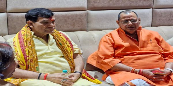 विन्ध्याचल पहुंचे ऊर्जा मंत्री एके शर्मा, मां विन्ध्यवासिनी के किए दर्शन