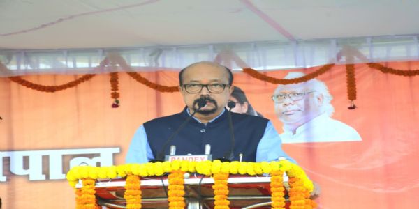 बलरामपुर जिले के घटगांव पहुंचे राज्यपाल, पहाड़ी कोरवा समुदाय से किया संवाद