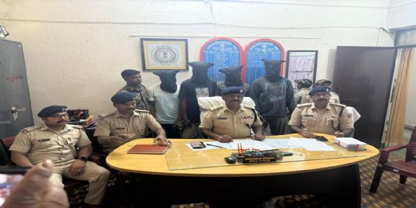 गोला के प्लांट से चोरी डीजी सेट हुआ बरामद, चार चोर गिरफ्तार