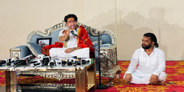 छग में तहसील स्तर पर पांच-पांच हजार गौ-अभ्‍यारण्‍य बना दिया जाए तो हमारी गौ माता सुरक्षित हो जाएंगी : पं. धीरेंद्र शास्त्री