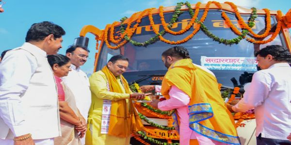 मुख्यमंत्री भजनलाल शर्मा ने 128 नई राेडवेज बसों को दिखाई हरी झंडी