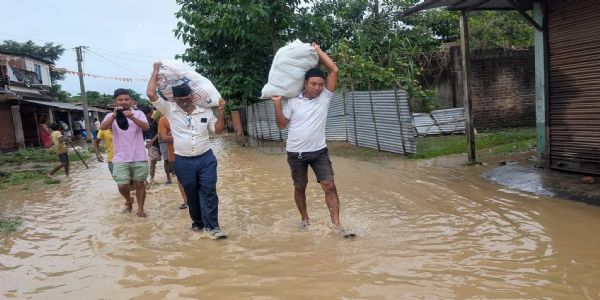संघ के स्वयंसेवक संघर्षों के बीच सेवा