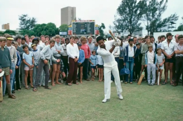 वेस्टइंडीज के पूर्व ऑलराउंडर बर्नार्ड जूलियन वेस्टइंडीज के पूर्व ऑलराउंडर बर्नार्ड जूलियन