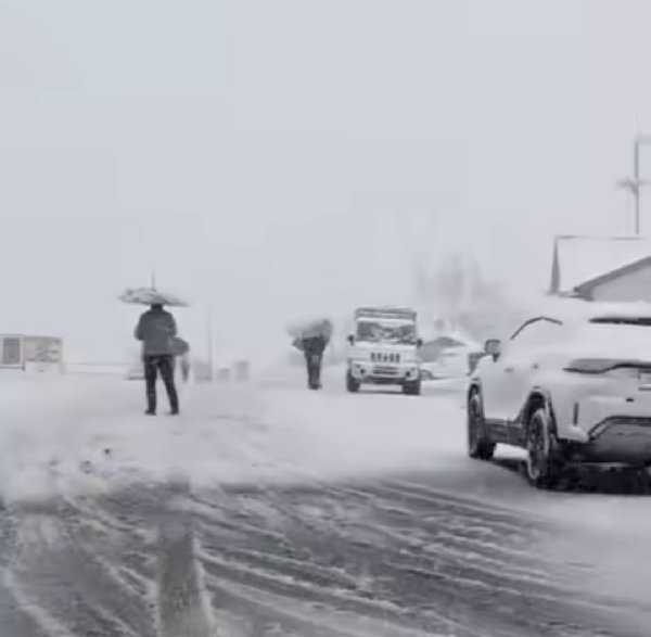 बर्फबारी बर्फबारी