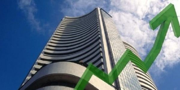 शुरुआती कारोबार में सेंसेक्स और निफ्टी में तेजी का रुख