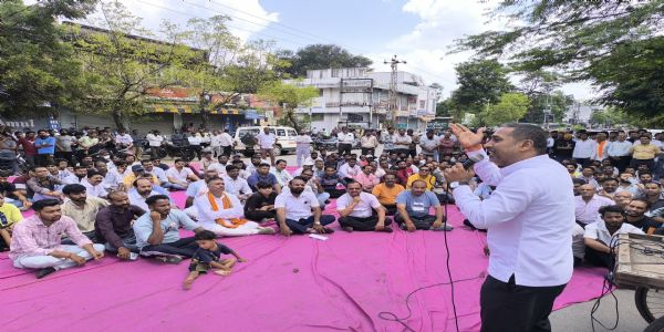 पातेला में दलित युवकों पर हमले के विरोध में हिन्दू संघर्ष समिति का कलेक्ट्रेट पर प्रदर्शन