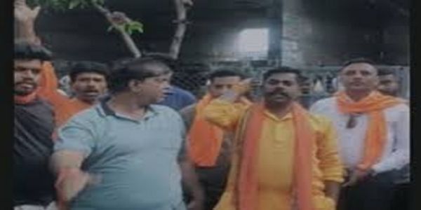 भोपाल में गौमांस से भरी कार जब्त, घेराबंदी कर पकड़ा, आरोपी चालक फरार