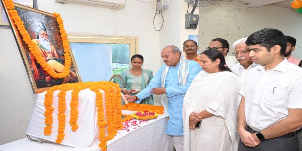 रेवाड़ी: महापुरुषों के जीवन से मिलते हैं प्रेरणादायी विचार: लक्ष्मण सिंह यादव