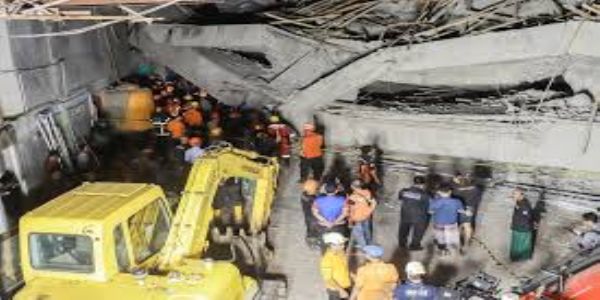 इंडोनेशिया में इमारत हादसे में मृतकाें की संख्या बढ़कर 50 हुई , 13 लापता