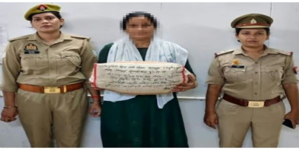 अवैध रूप से गांजा बेच रही महिला तस्कर गिरफ्तार