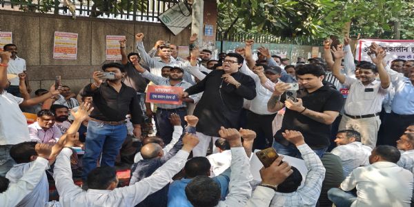 एमसीडी में डीबीसी कर्मचारियों के हड़ताल का 8वां दिन