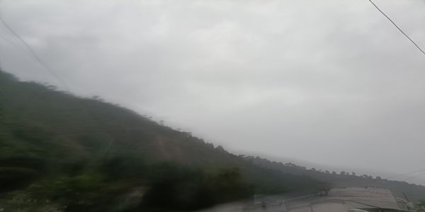 पहाड़ों में मौसम ने बदली करवट, बारिश से बढ़ी ठिठुरन