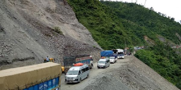 लगातार बारिश के कारण नेपाल के प्रमुख 11 राजमार्ग अवरुद्ध