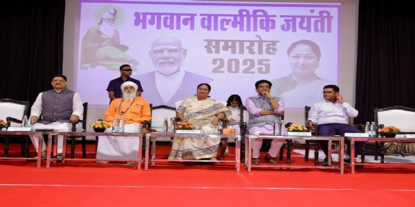 मुख्यमंत्री वाल्मीकि जयंती के उपलक्ष्य में हुए एनडीएमसी के कार्यक्रम में शामिल हुई