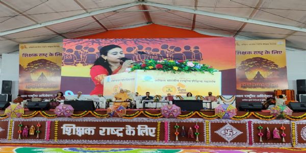 गुरु ही बालक का सृजनकर्ता ,पालनकर्ता और अज्ञान का संहारकर्ता है : अवधेशानंद गिरी
